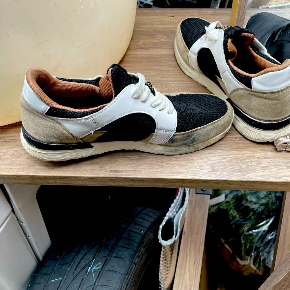 Kenneth Cole gym shoes. Size 12 mens .